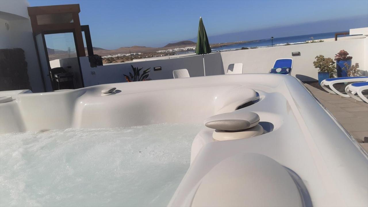 La Belle Vie Villa Famara Exterior photo